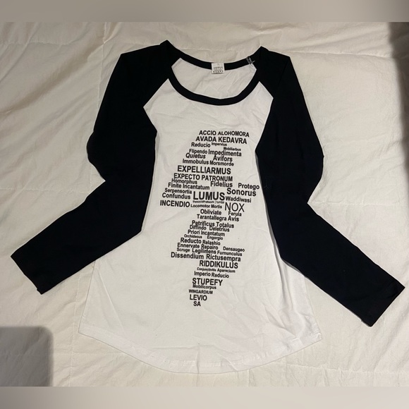 Women’s Harry Potter Long-Sleeve Cotton Shirt, Size Medium - Picture 1 of 3